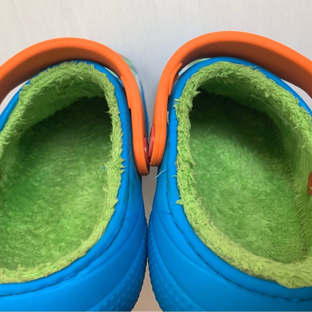 Crocs Kids Super Mario Yoshi Lined Clogs Sandals - Picture 5 of 9